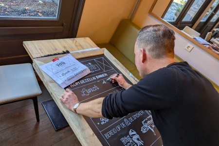 Klapbord voor buiten handlettering